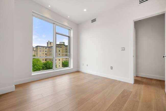 Building Photo - 700 Harrison Ave