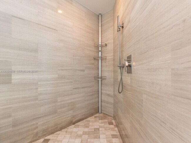 Building Photo - 1300 Brickell Bay Dr