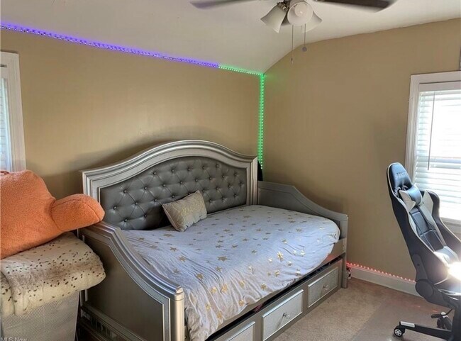 Building Photo - 21218 Hillgrove Ave