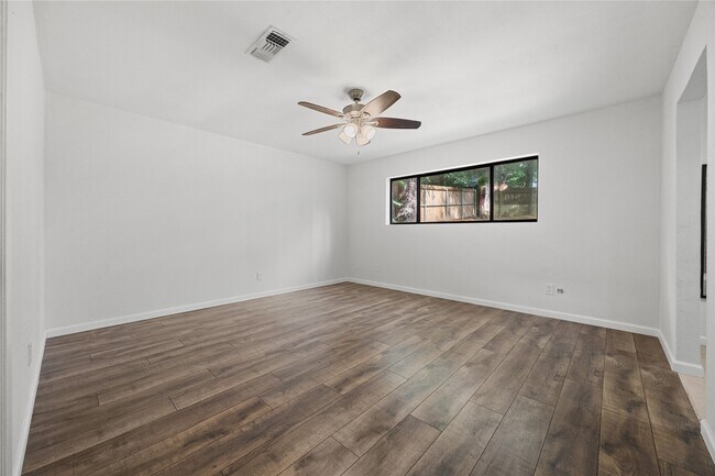 Building Photo - 431 Evergreen Dr