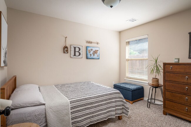 Building Photo - 5112 SW 120th Ct