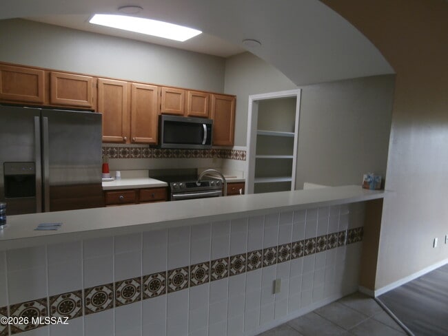 Building Photo - 870 W Calle de Emilia