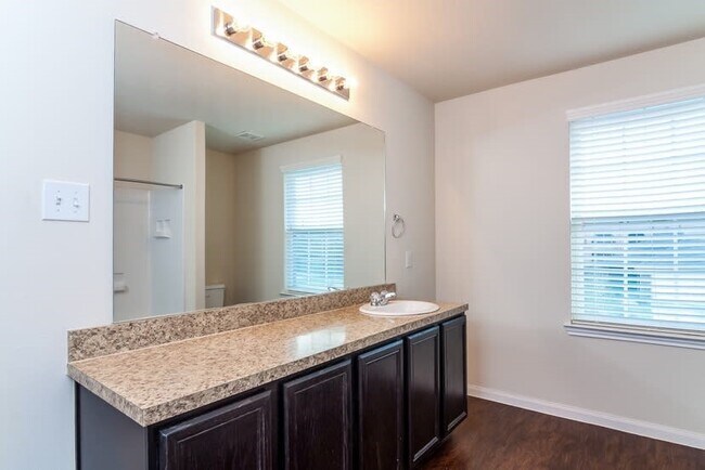 Building Photo - 6111 El Oro Dr