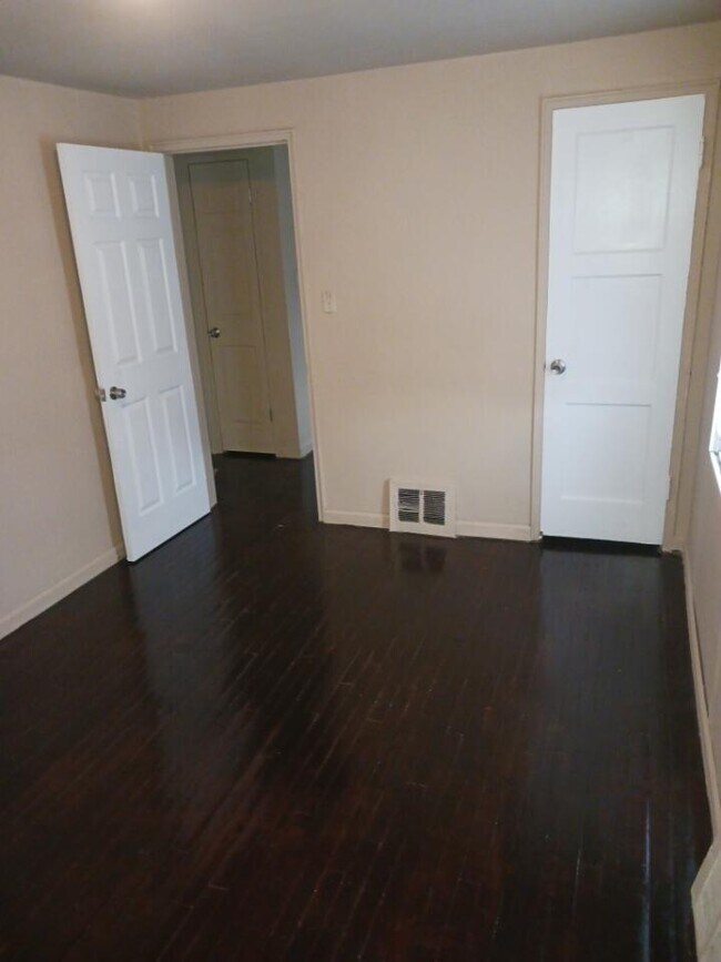 Building Photo - 3364 Ewald Cir