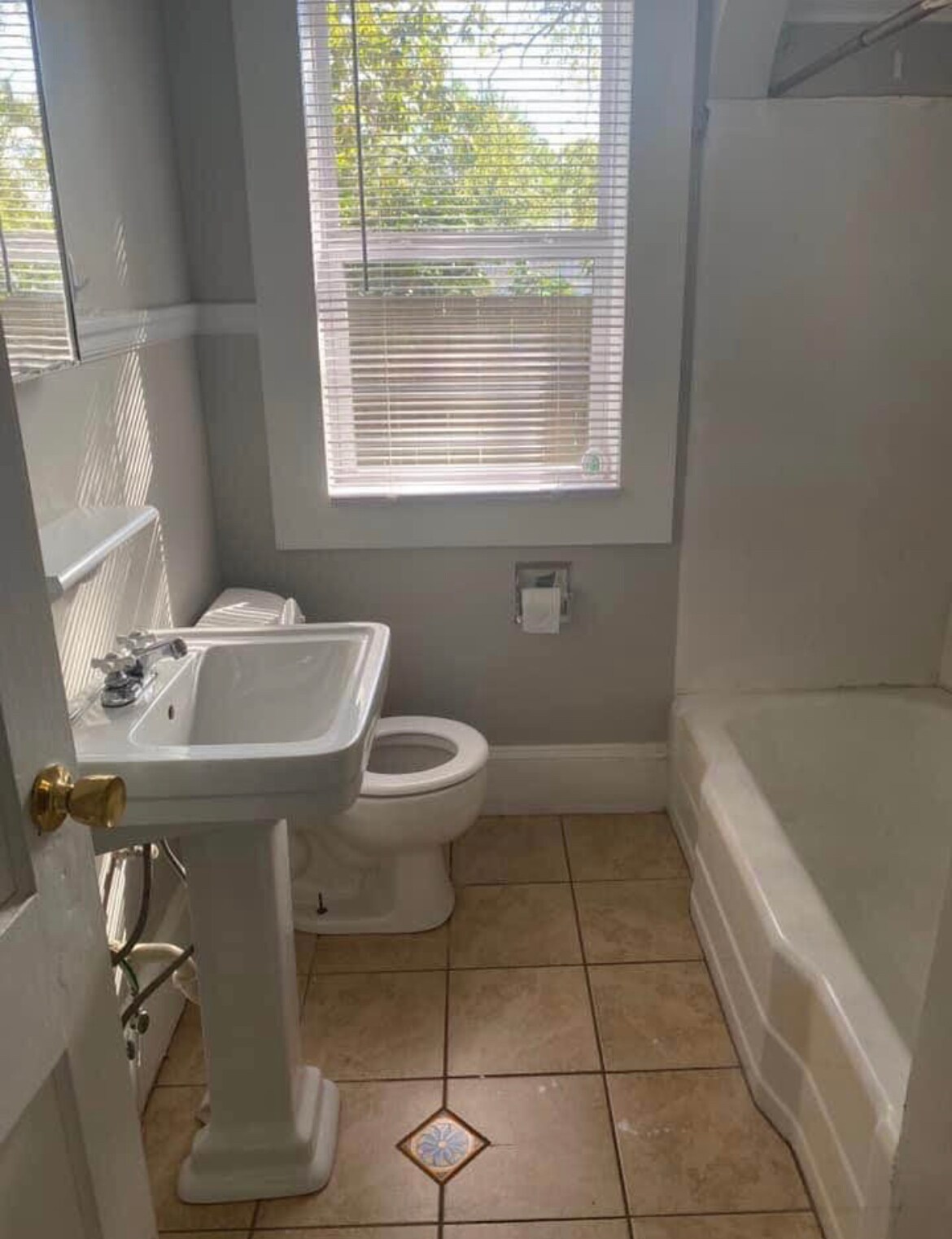 Building Photo - 2053 Monroe St