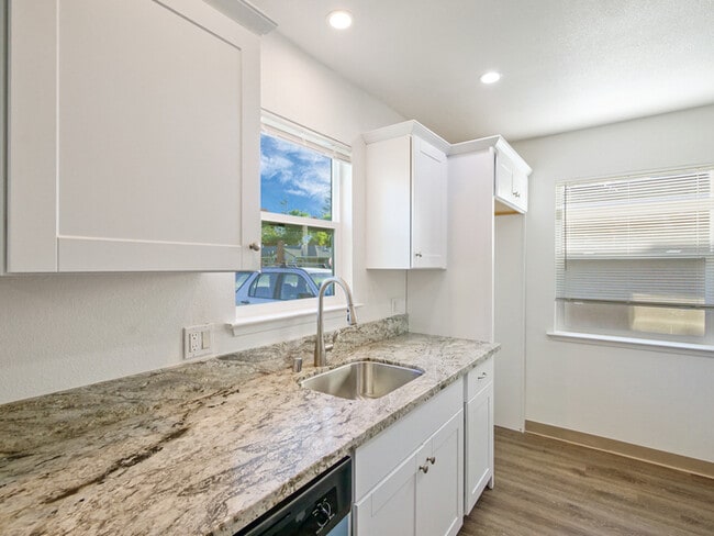 Building Photo - FOR RENT in Sacramento! 2533 Michelle Dr, ...