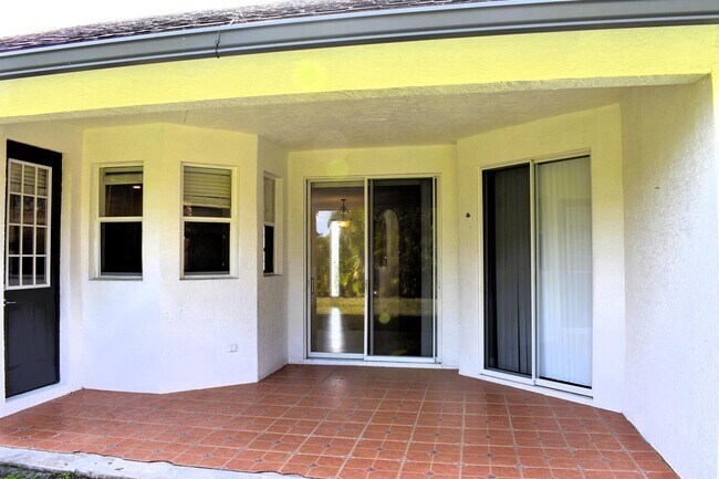 Building Photo - 2749 SW Backton Ave