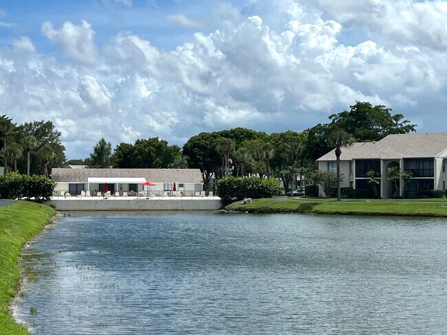 Building Photo - 1115 Green Pine Blvd