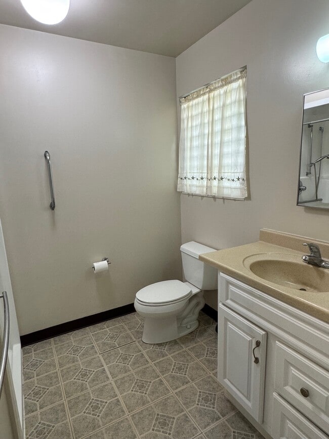 Building Photo - 95-1050-1050 Maka?ika?i St