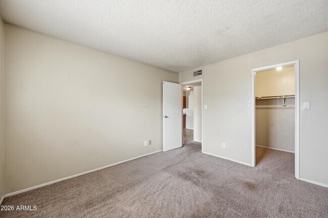 Building Photo - 4410 N Longview Ave