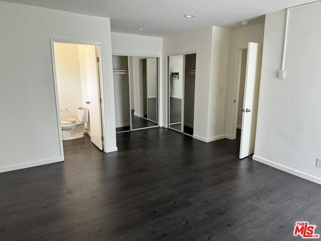 Building Photo - 10815 Rose Ave