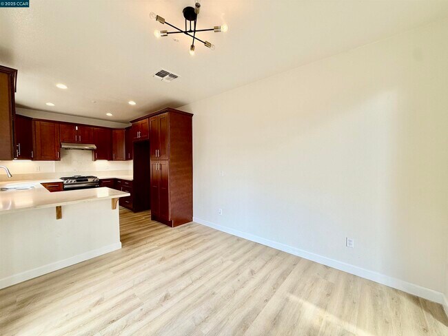 Building Photo - 815 Spring Mountain Ln