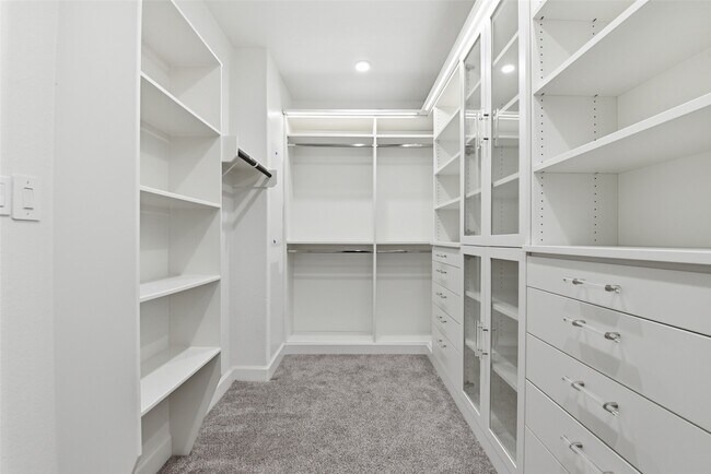 Building Photo - 2030 Green Haven Ct