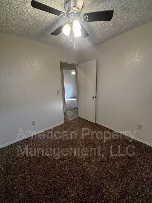 Building Photo - 1808 W 58th St