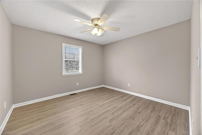 Building Photo - 176 White Tail Hills Dr