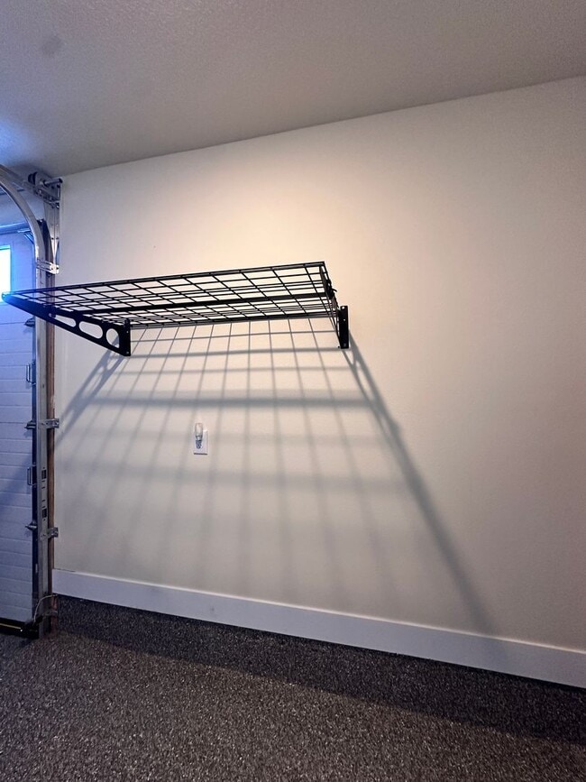 Building Photo - Fully Furnished 2 Bedroom 1 Bath Condo | T...