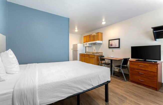 Building Photo - Furnished Studio-El Paso - East