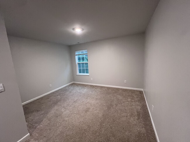 Building Photo - 4549 Sandstone Dr