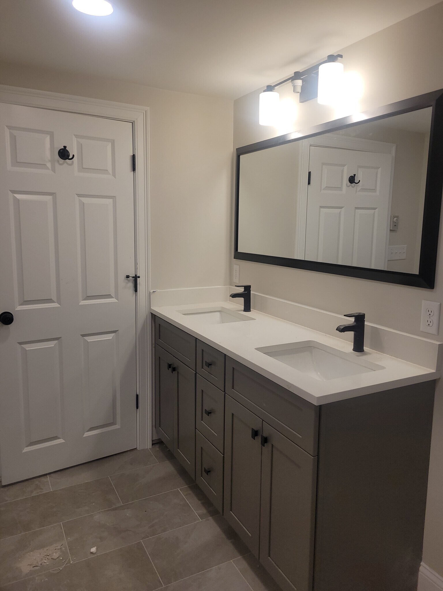 Double vanities - 29 Amaranth Ave