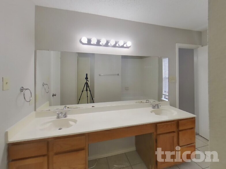 Building Photo - 7947 Flower Trail