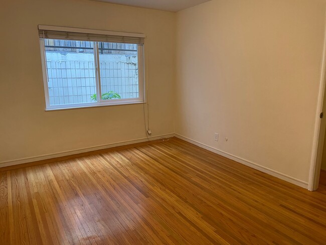 Building Photo - 655 Oakland Ave