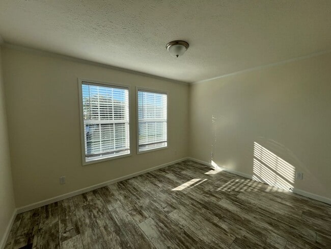 Building Photo - 271 Sable Dr