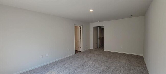 Building Photo - 23 Berryville Dr