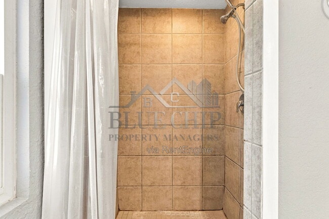 Building Photo - 6714 Nina Rosa Dr
