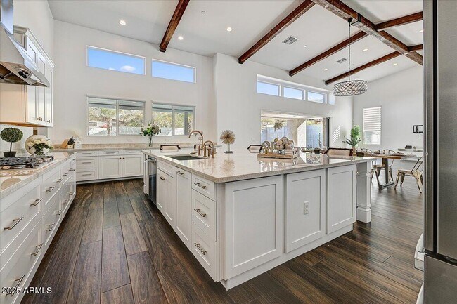 Building Photo - 9407 S 13th Way