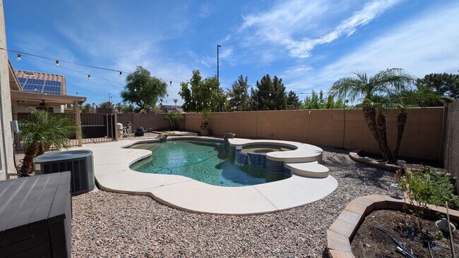 Building Photo - 3 Bedroom Home in the Silverhawk Community Near N Cooper Rd and W Guadalupe Rd!