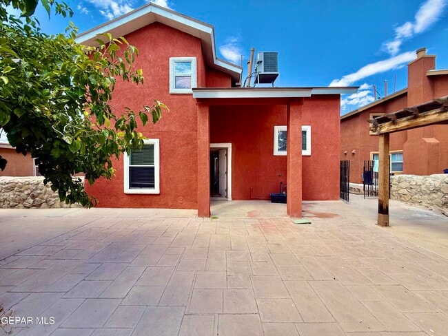 Building Photo - 12720 Tierra Mina Dr