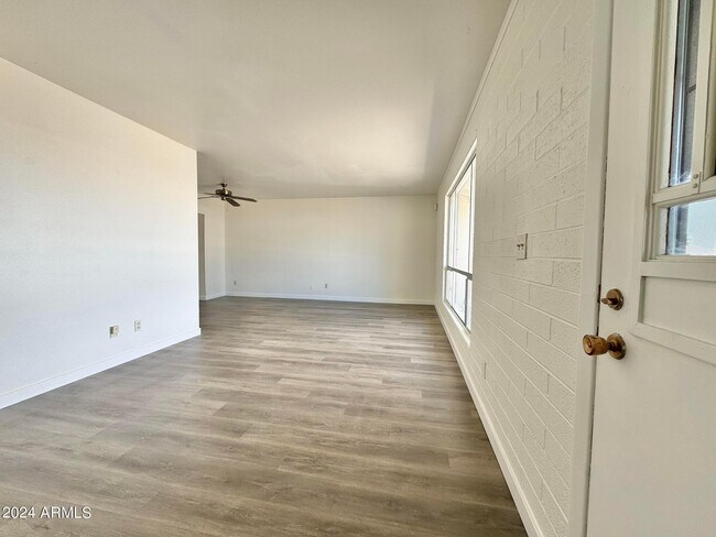 Building Photo - 11013 N 110th Dr