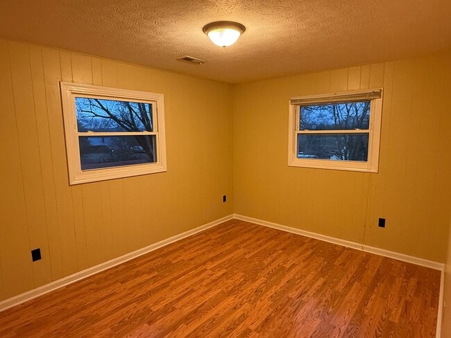 Building Photo - Updated 4BR Home with Finished Basement & Level Yard