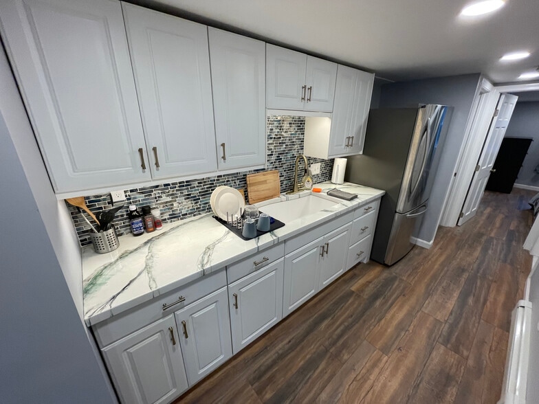 Primary Photo - 24 Epworth St