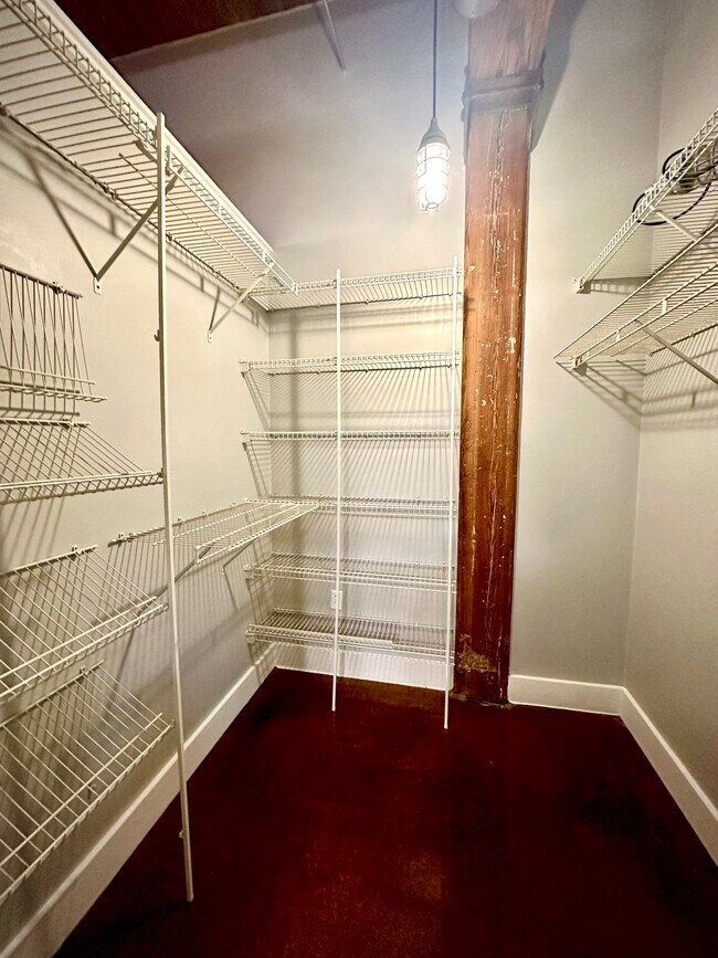 Huge Walk In Closet - 55 S Harding St