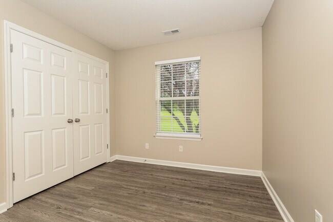 Building Photo - 1105 Brocton Ct