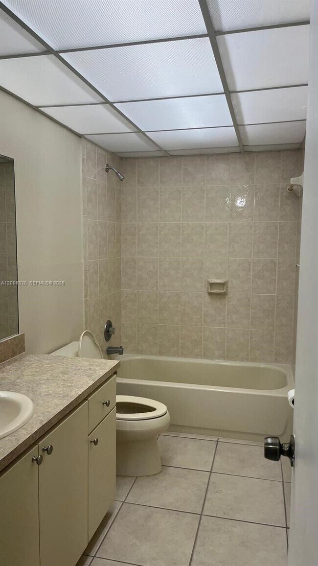 Building Photo - 10625 SW 112th Ave