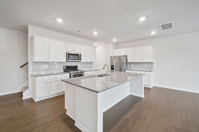Building Photo - Like Brand New Luxury Townhome in Matthews!