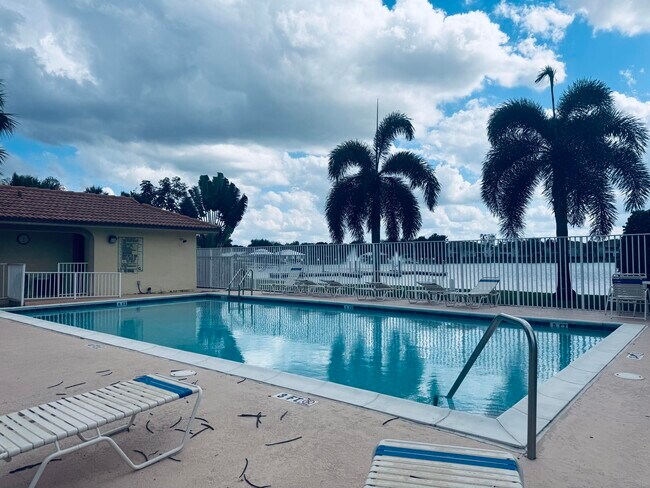 Building Photo - 12260 Sag Harbor Ct