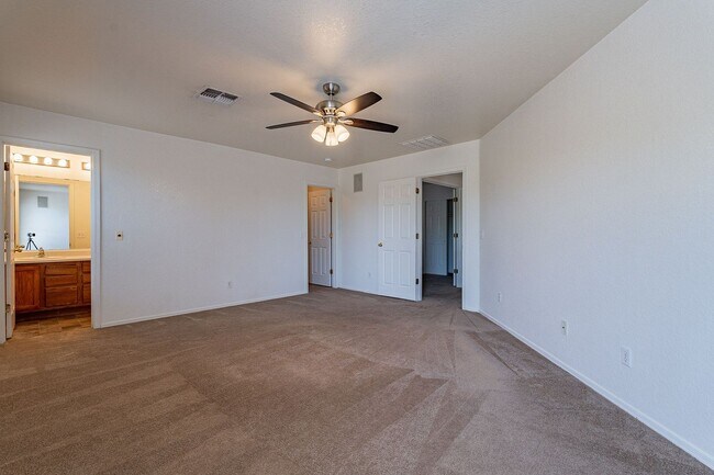 Building Photo - Spacious Oro Valley 4-Bedroom Rental with Modern Comforts