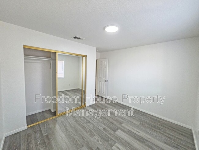 Building Photo - 670 Bourbon St
