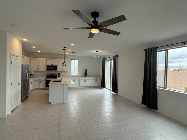 Building Photo - Brand new Southwest 3 bedrooms 2.5 bathrooms