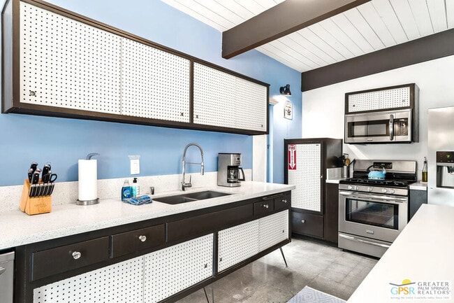 Building Photo - 400 E Glen Cir S