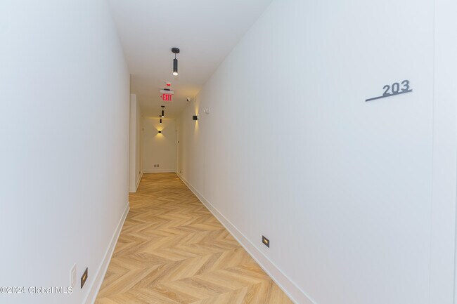Building Photo - 1133 Loudon Rd
