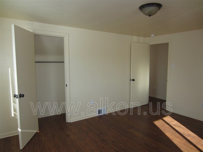 Building Photo - 621 Brierly Ln