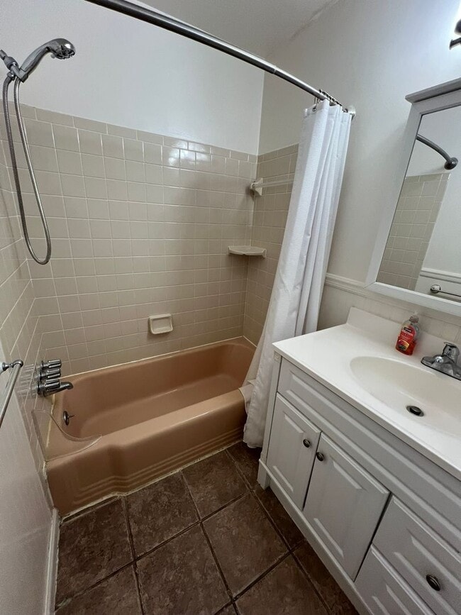 Building Photo - Charming Alexandria Home with Spacious Yard & Prime Location