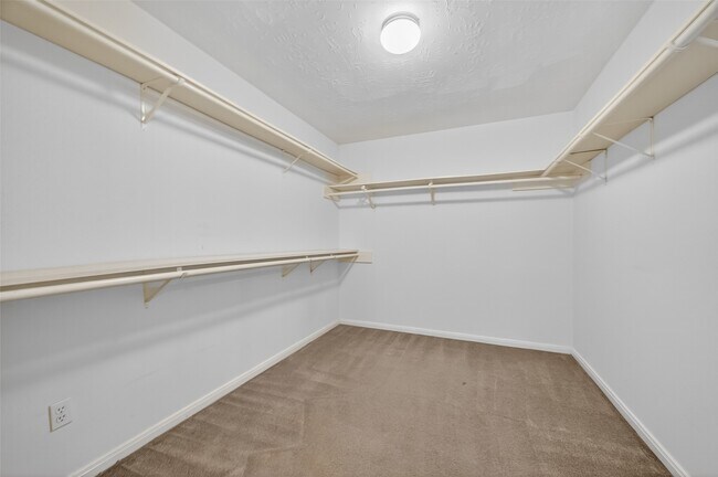 Building Photo - 914 W Peach Hollow Cir