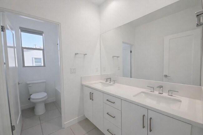 Building Photo - 35770 McCarthy St