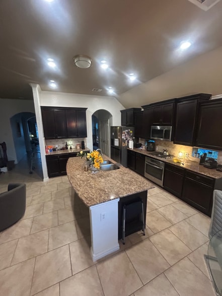 Building Photo - 724 Decathlon St