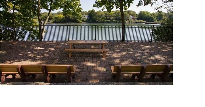 Building Photo - 333 Pelham Rd